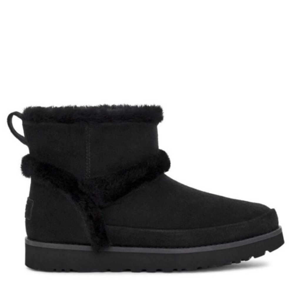 Ugg Mini Fluff Spill Seam Boot in Black